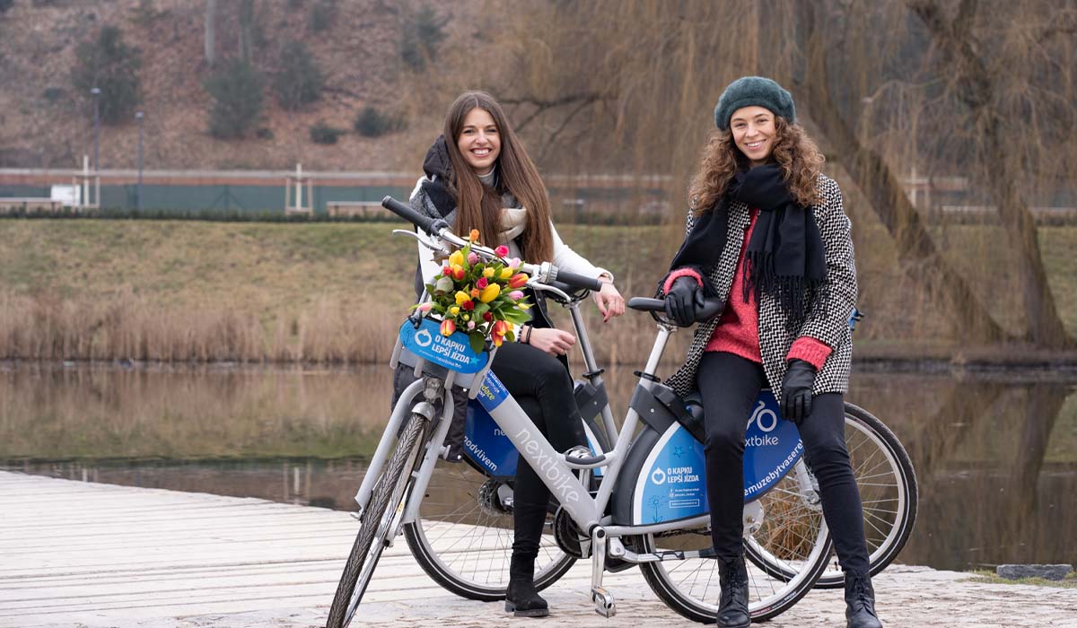Kluci z nextbike se spojili s Holkama na kole — Nextbike Czech hnk 1