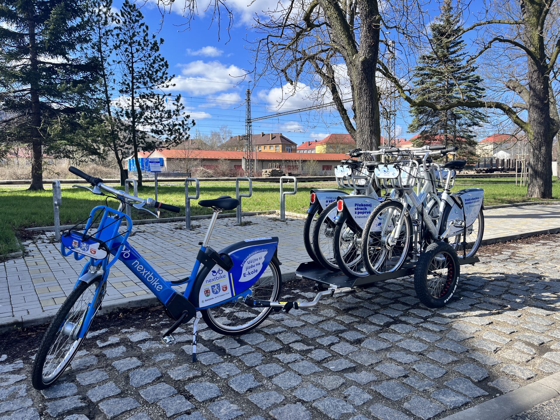 Revoluční novinka: Převoz kol na vlečce tažené elektrokolem — Nextbike Czech img 3745r 1